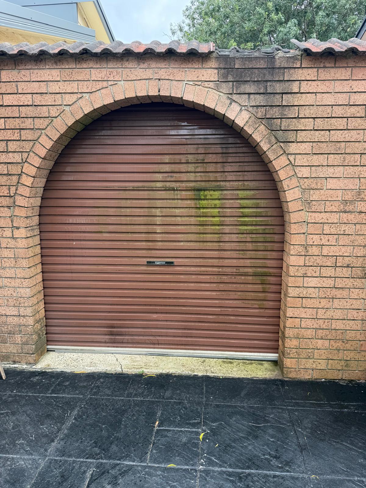 Surface before pressure cleaning
